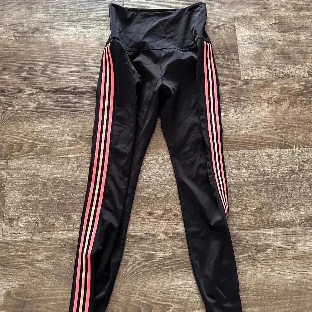Beyond Yoga Size Extra Small Black Leggings Pink Stripes Full Length Stretch